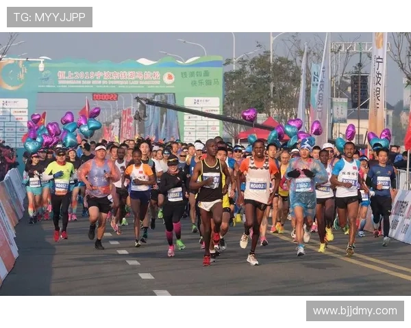 城市马拉松特别报道:北京街舞队如何在赛道上追逐梦想与荣耀 城市马拉松特别报道:北京街舞队如何在赛道上追逐梦想与荣耀