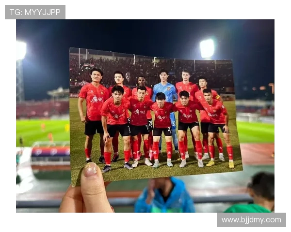 广州足球队意识争议引发热议球迷与专家观点碰撞解析 广州足球队意识争议引发热议球迷与专家观点碰撞解析