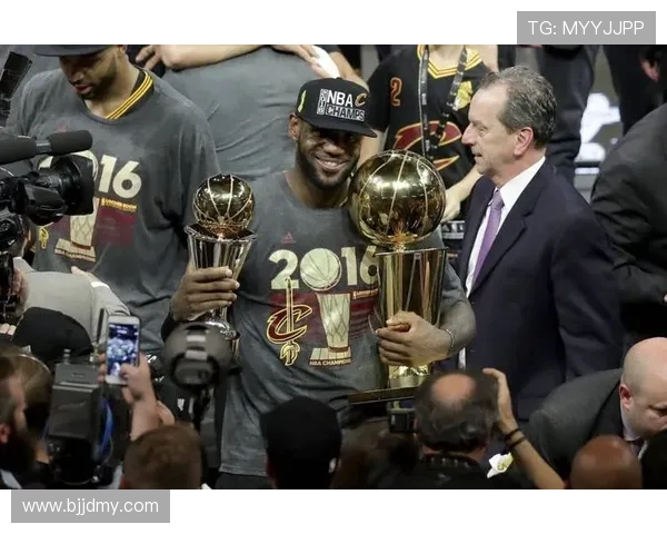 太阳与火花半决赛激战正酣谁能晋级争夺总冠军荣耀