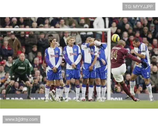 西汉姆联主场迎战加的夫城期待精彩对决与激烈竞争